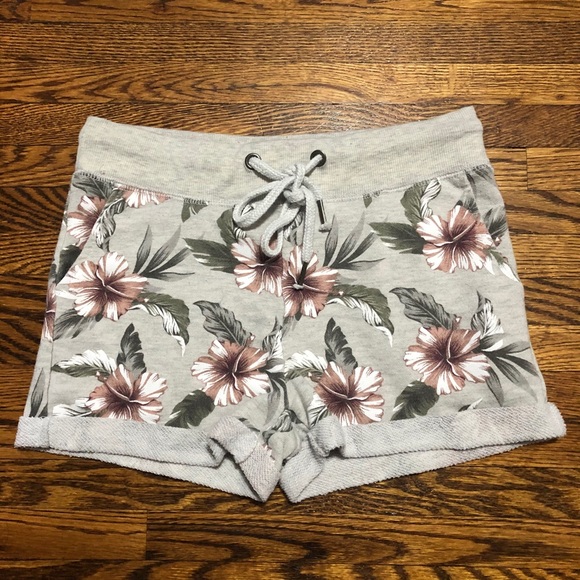 Woman’s Floral print grey lounge shorts size small - Picture 3 of 3